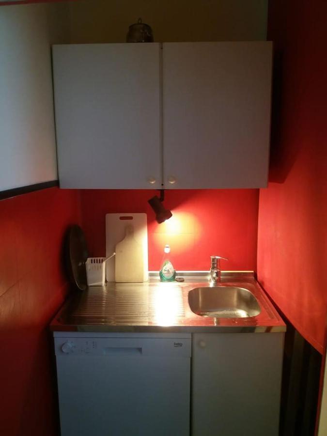 Geraeumige Zentrumsnahe Altbauwohnung Bécs Kültér fotó